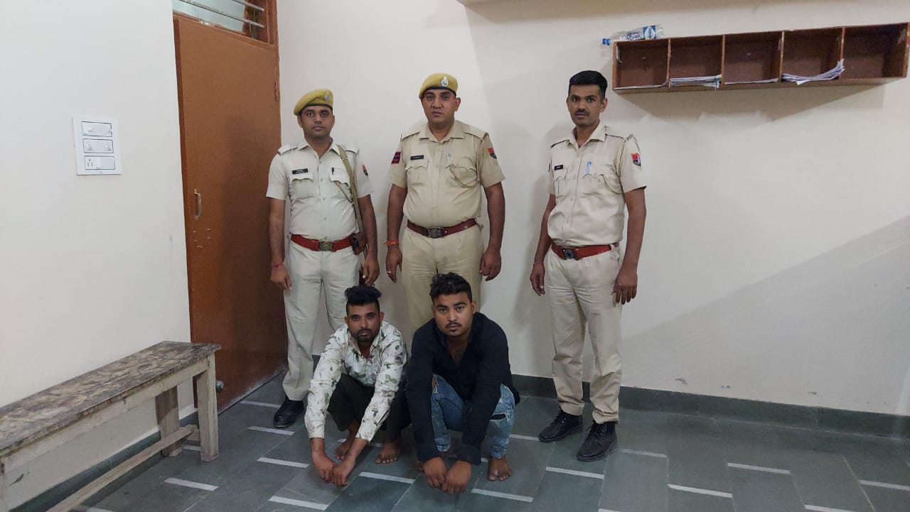 बैंक से चार लाख रुपए पार करने वाले गिरोह के चार सदस्य गिरफ्तार