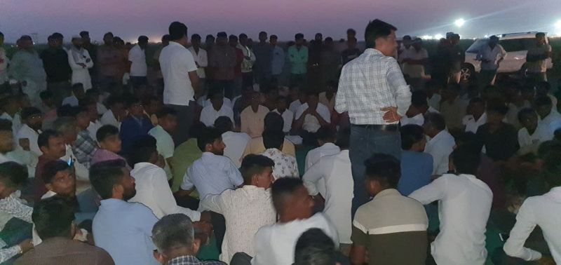 रिफाइनरी के पास दिया धरना, समझाइश पर किया समाप्त