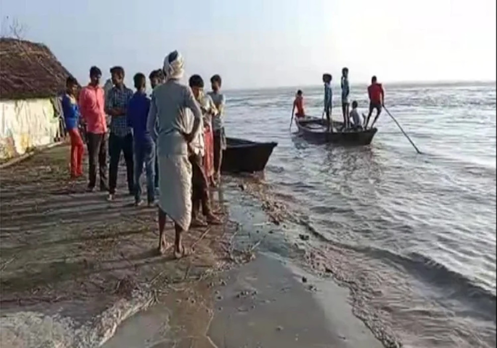 Big incident in Lakhimpur Kheri 10 people drowned after boat capsized