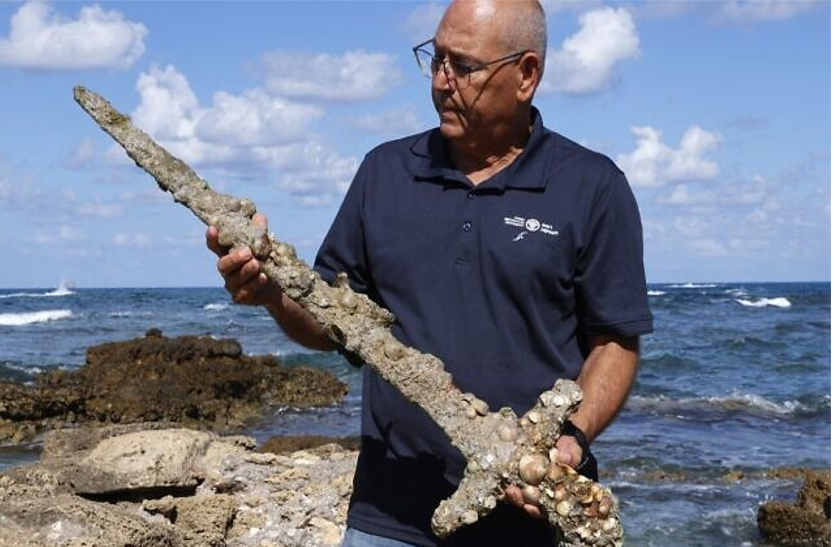 इजरायल के समुद्र में मिली 900 साल पुरानी तलवार, पुरातत्त्व विशेषज्ञ करेंगे अध्ययन