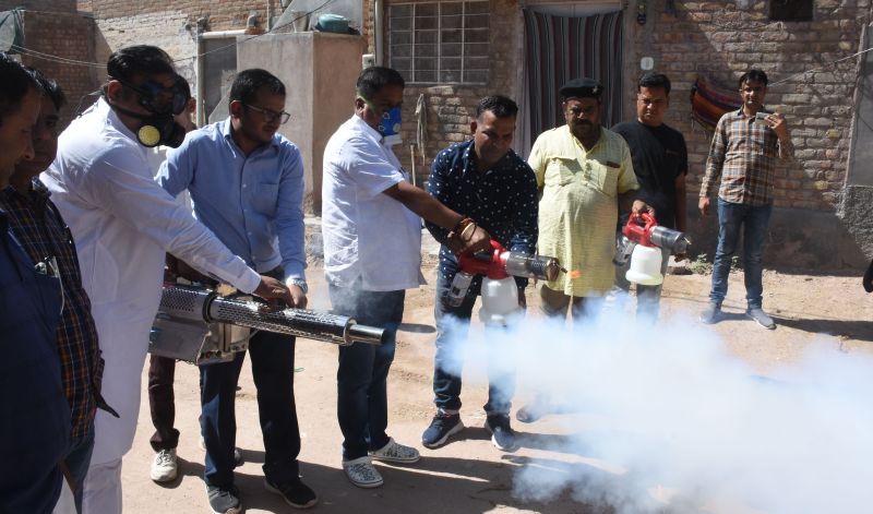 फोगिंग मशीन से मच्छरों का खात्मा