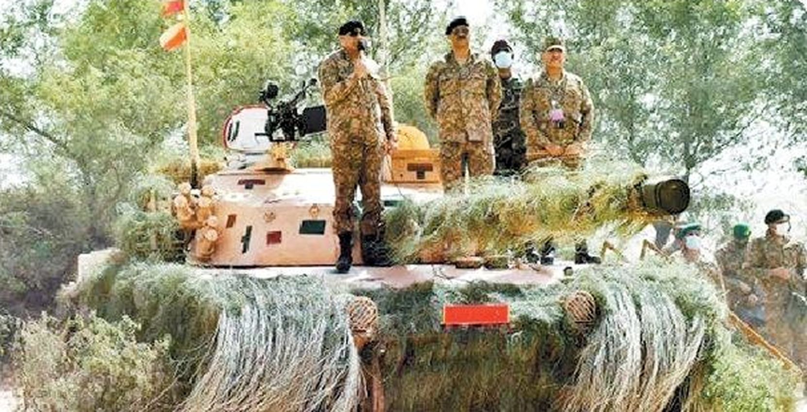 सीमा पार फिर बढ़ी सैन्य गतिविधियां, महीने में दूसरी बार पहुंचे बाजवा