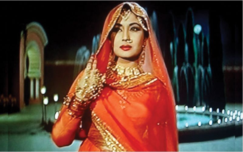 Know what happened when Meena Kumari got stuck among bandits on midway