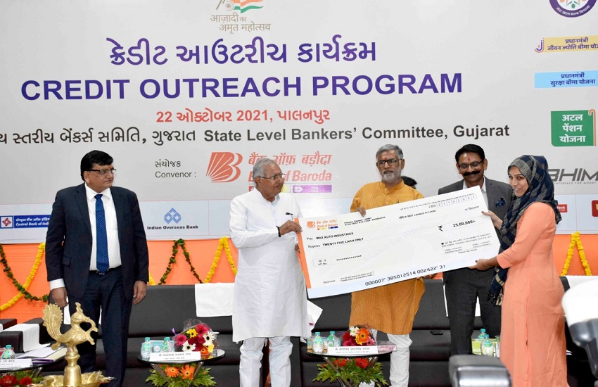 Gujarat Hindi News : बनासकांठा में 5 हजार लाभार्थियों को मिला 306 करोड़ का ऋण