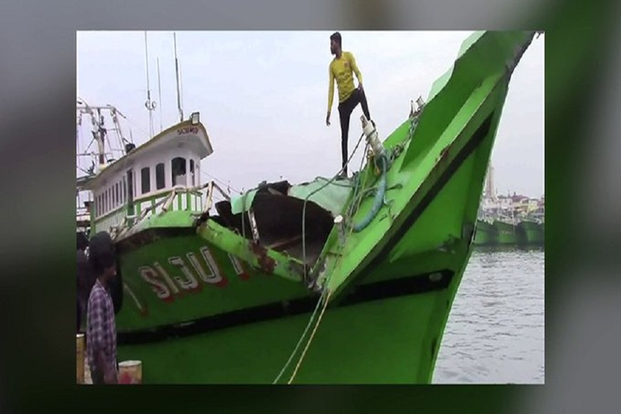कन्याकुमारी: बीच समंदर में मछुआरा की बोट से टकराया मालवाहक विदेशी जहाज