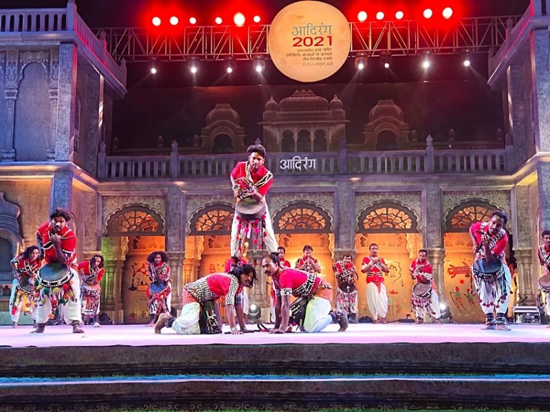 आदिरंग उत्सव में नजर आ रही आदिवासी संस्कृति, सभ्यता