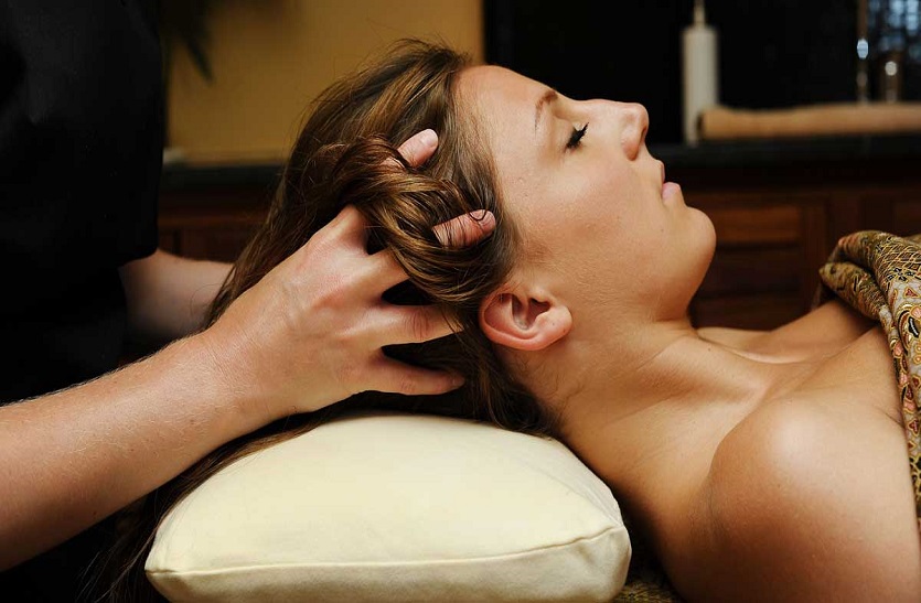 Body and soul: स्ट्रेस को दूर करने के लिए इन तेलों से करें सिर की चंपी