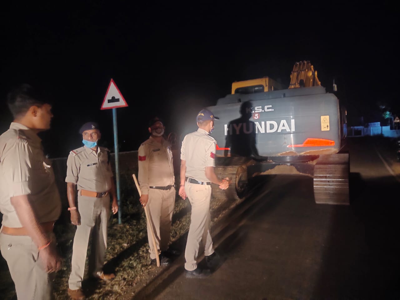 Illegal excavation and theft of sand by taking down the Pocklane machi