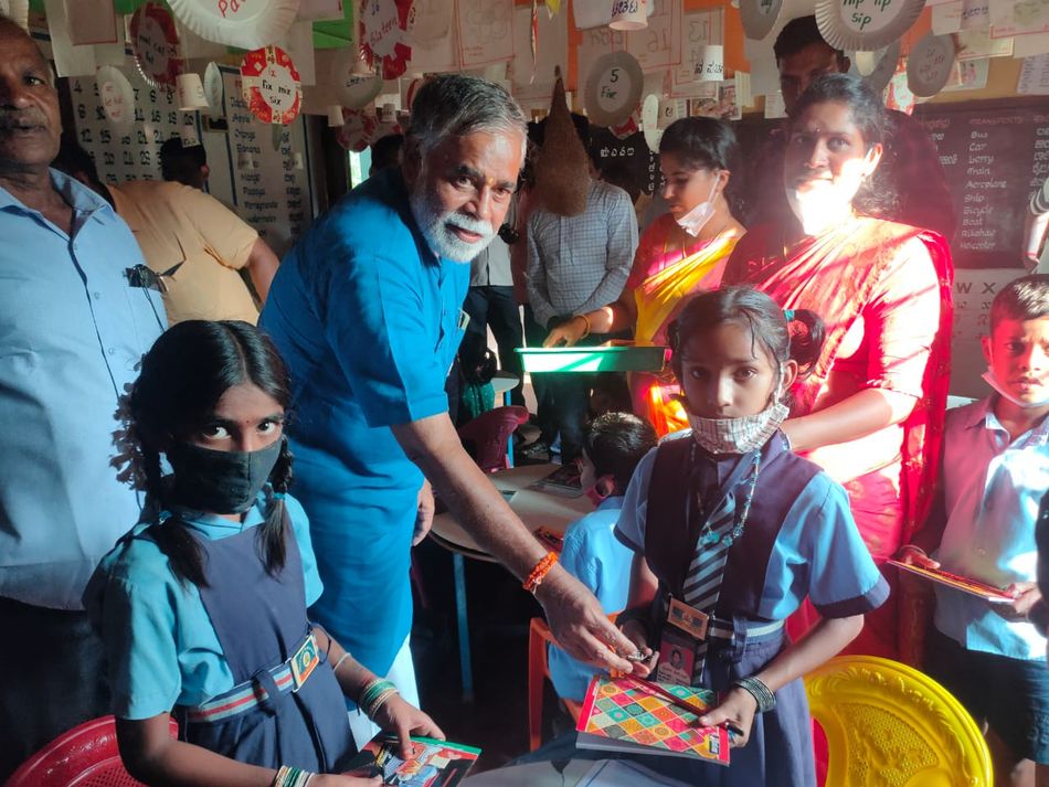 कर्नाटक : फिर से स्कूल लौटे बच्चे