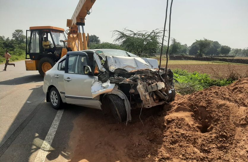 Gravel filled tractor-trolley hit the car, husband died, wife and son injured