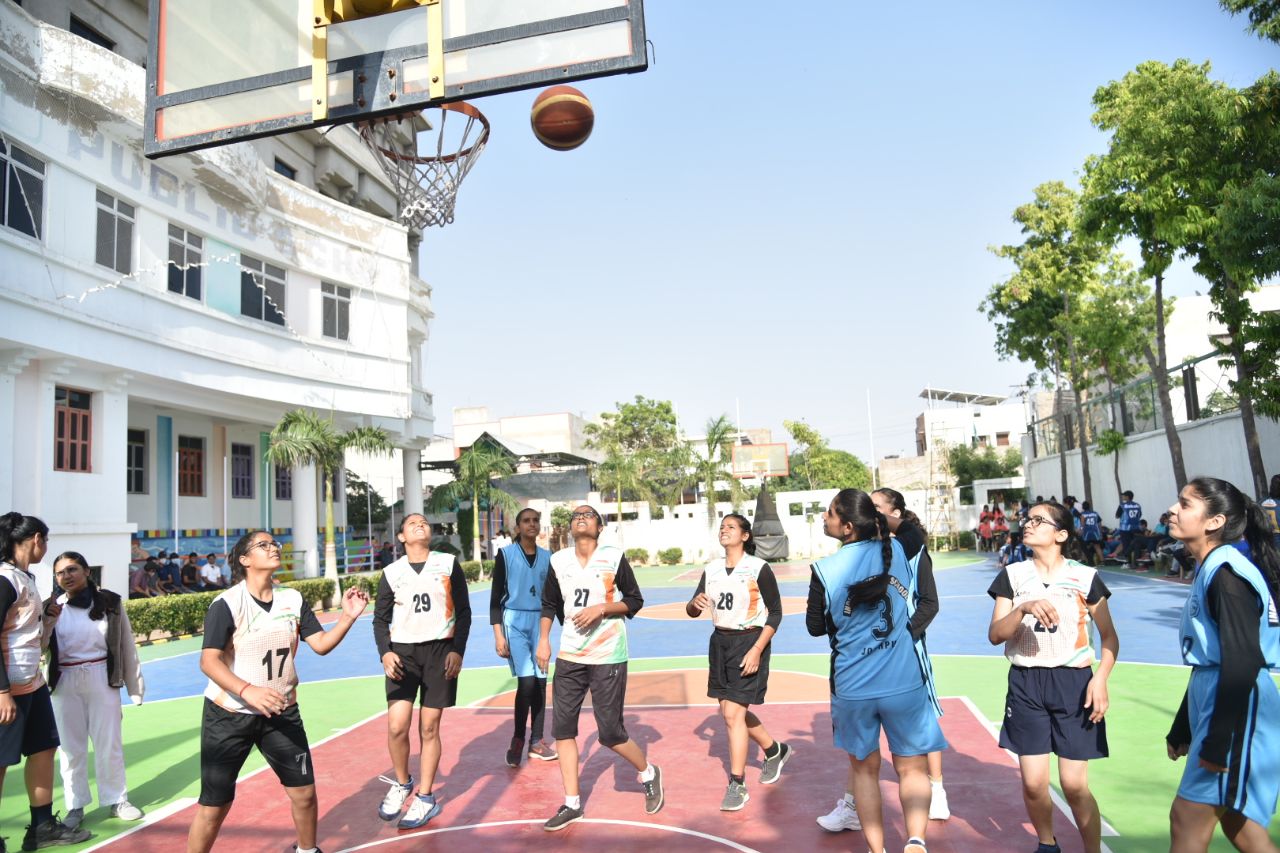 CITY SPORTS---इण्डिगो पब्लिक स्कूल सेमीफाइनल में