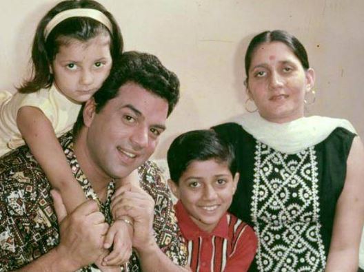 Know About Dharmendra daughters Ajeita and Vijeta