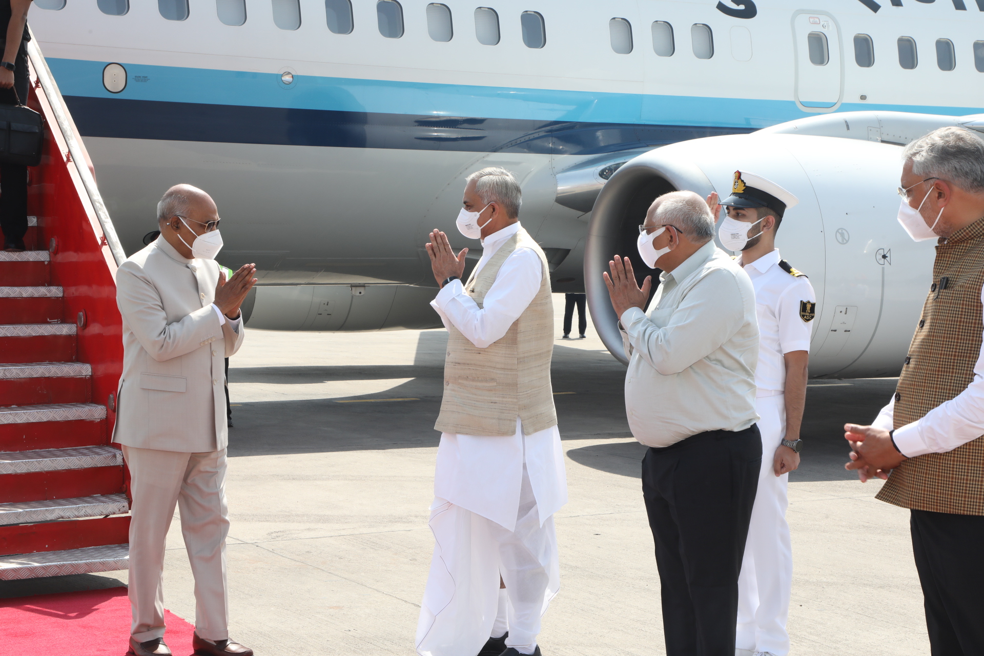 Gujarat: राष्ट्रपति पहुंचे गुजरात, कल भावनगर जाएंगे