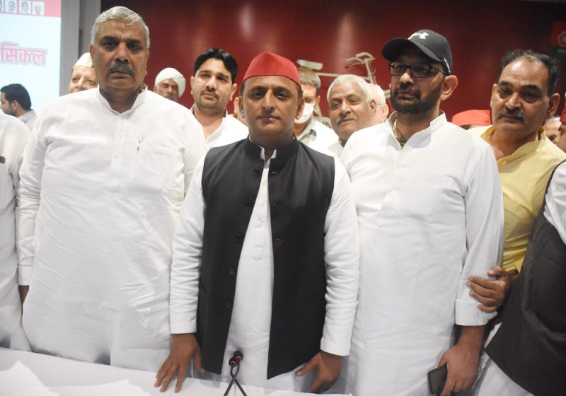 सपा कद्दावर नेता और जीतने वालों को टिकट देगी: अखिलेश यादव