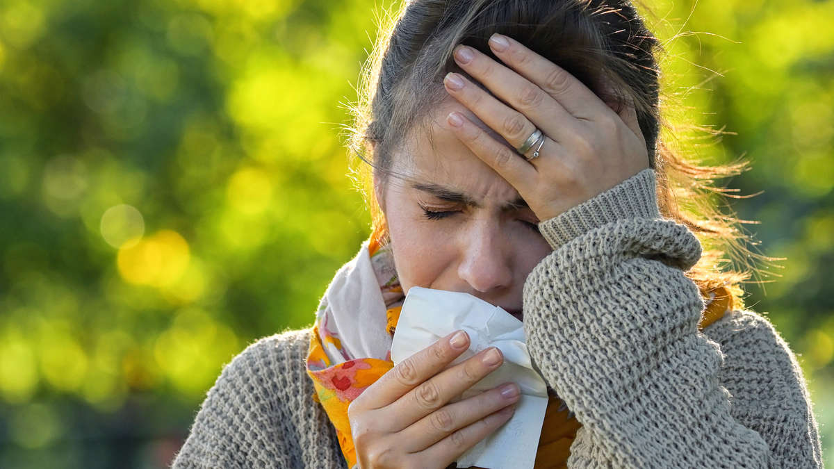 सर्दी-खांसी, जुकाम जैसी समस्या को दूर करने के लिए आप भी आजमा सकते हैं इन घरेलू उपायों को