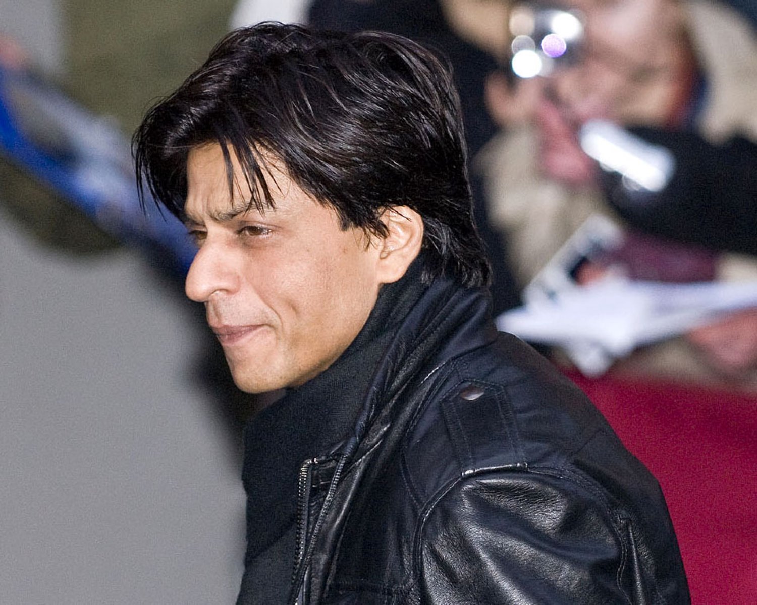 shahrukh-khan-emotional-story-of-his-father-deathhanberlinfilmfestival2008.jpg