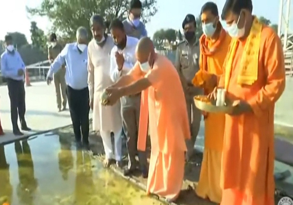 सीएम योगी ने राम मंदिर निर्माण में गंगा जल व काबुल नदी का जल किया समर्पित