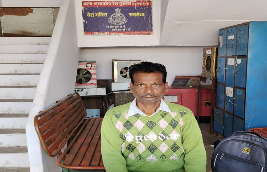 जीारपी ने जबलपुर स्टेशन से एक व्यक्ति को 30 लाख रुपये संग पकड़ा