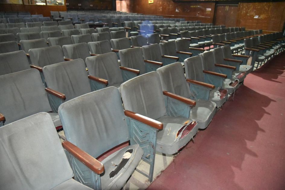सीएम के आने की आहट हुई तो सालों से जर्जर टाउन हॉल की अब लेंगे सुध