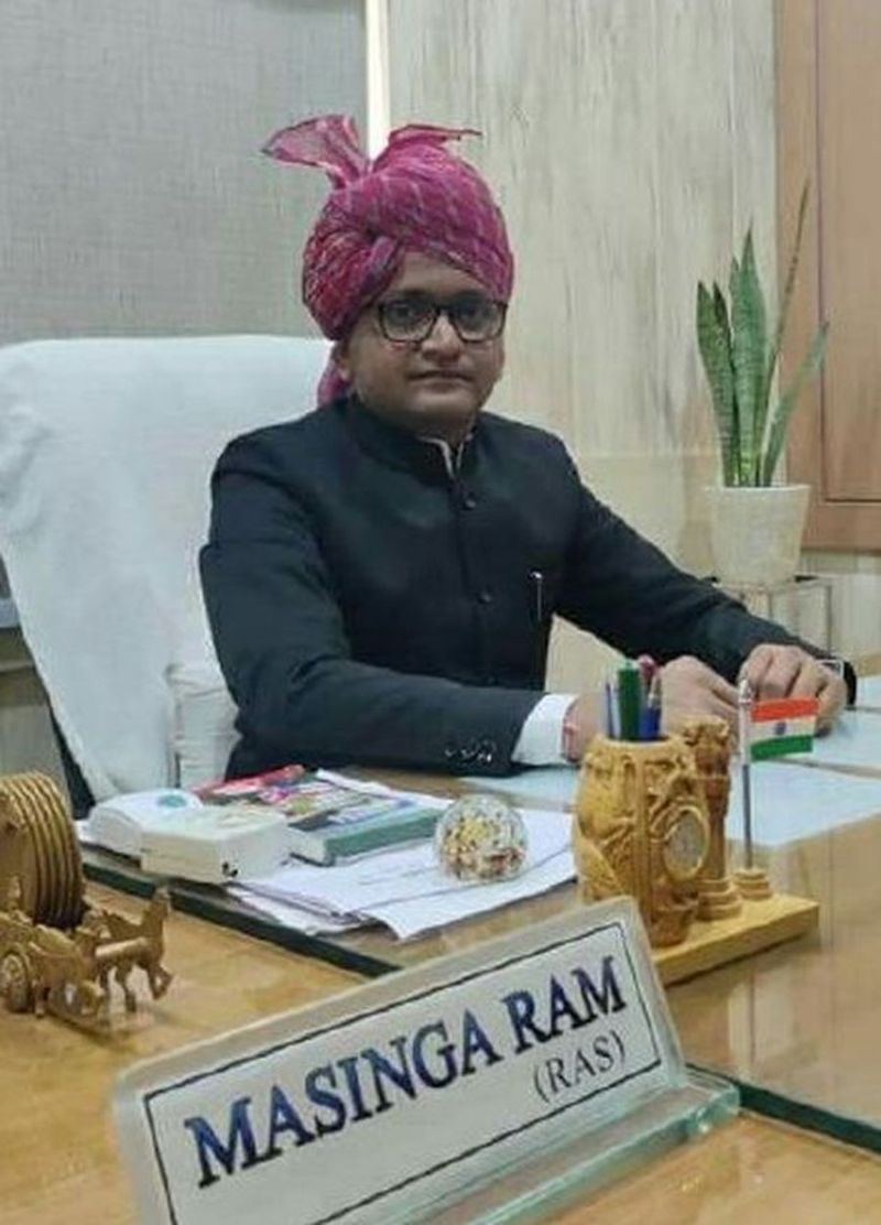 SDO arrested red handed taking bribe of 40 thousand rupees