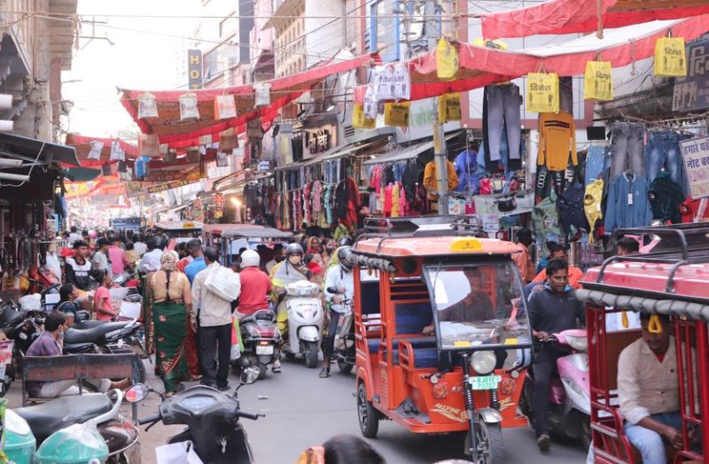 Big Issue # सड़कें संकरी, रोज जाम, पार्किंग के नहीं माकूल इंतजाम