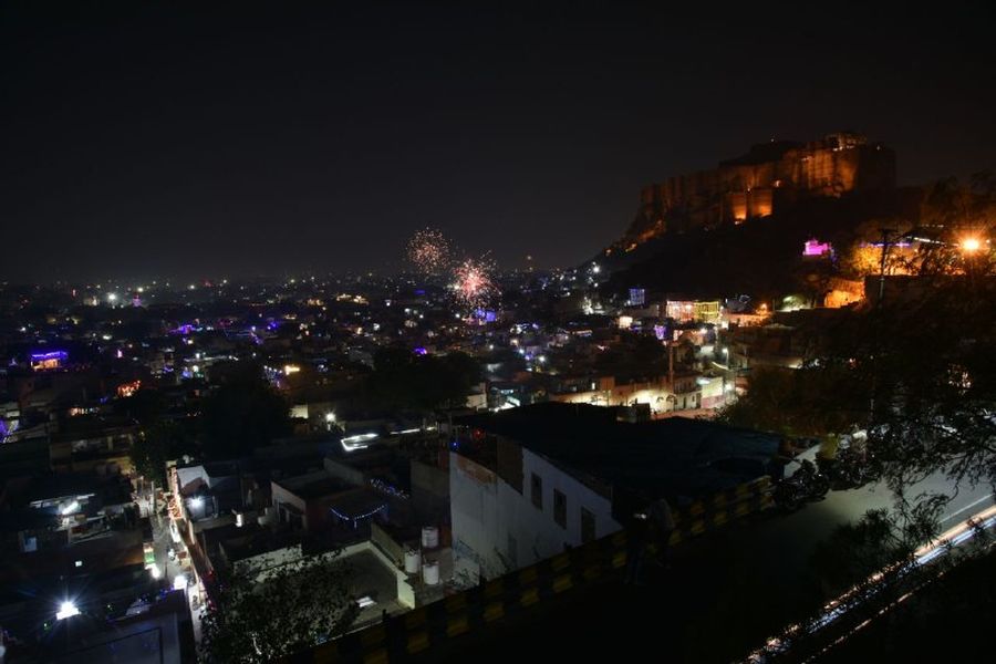 'सुखरात्रि को रोशनी से दमक उठी सूर्यनगरी