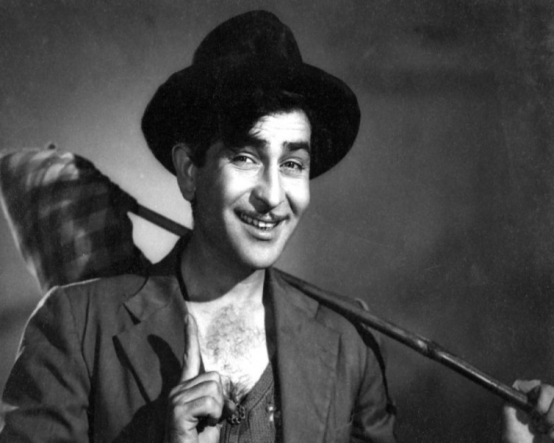 legend actor raj kapoor paid fine for london hotel mangement