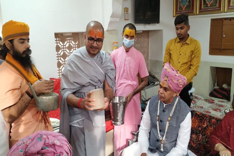 ग़ुजरात के राज्यपाल आचार्य देवव्रत रामद्वारा पहुंचे