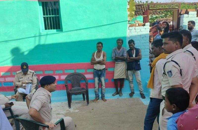 गौवंश तस्करी के नाम पर पैसों की मांग फिर तोडफ़ोड़ कर जलाया वाहन, पुलिस भी घायल