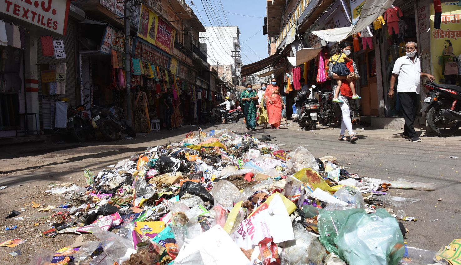 दीपावली की छुट्टियों में बढ़ गया 200 टन कचरा
