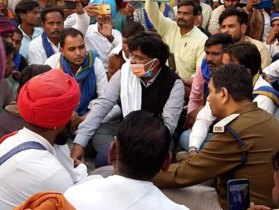 8 घंटे तक अवरुद्ध रहा भितरवार-नरवर मार्ग