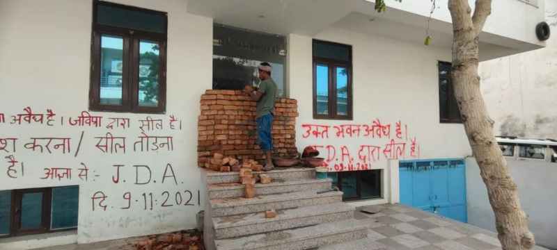 66 कमरों की अवैध इमारत को किया सील