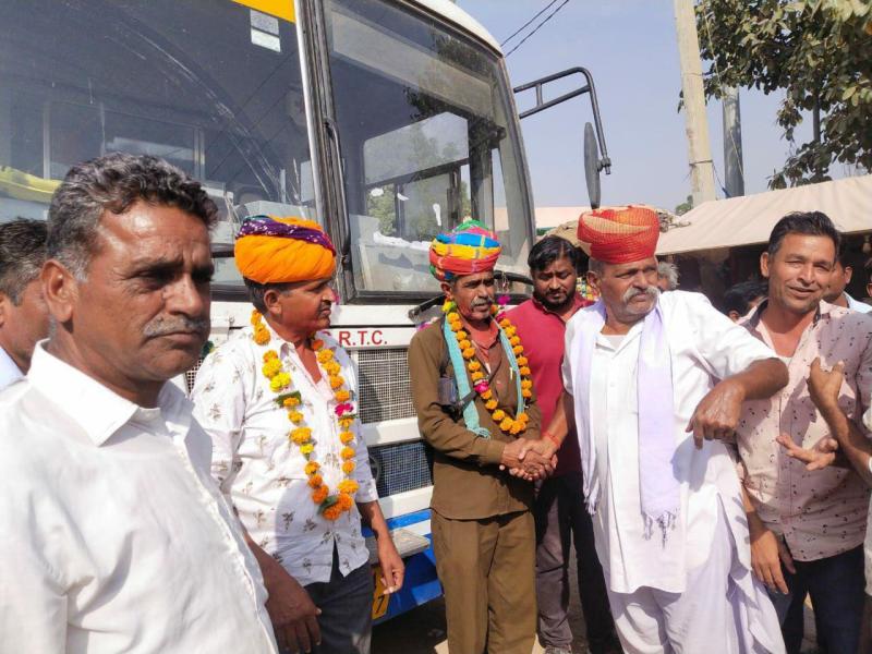 बुटाटी धाम के लिए चली रोडवेज बस, पहले दिन मिला अच्छा यात्री भार