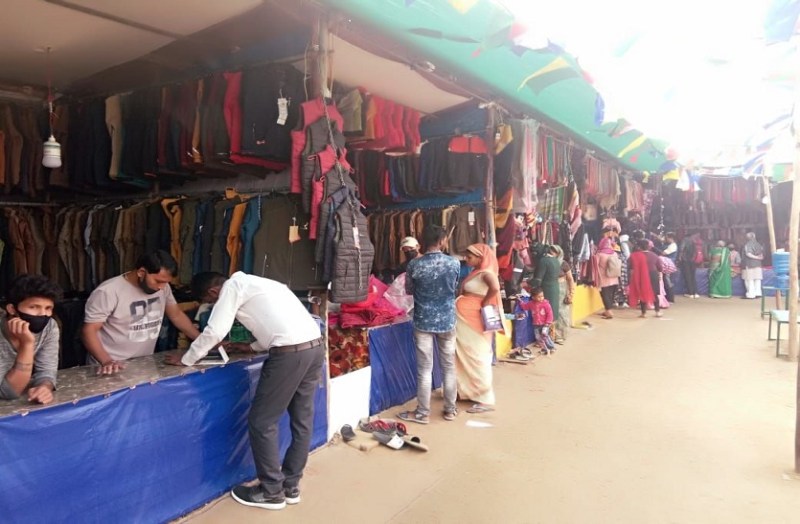 यहां 14 वर्ष से ग्रामीण हाट में सजता है तिब्बती बाजार