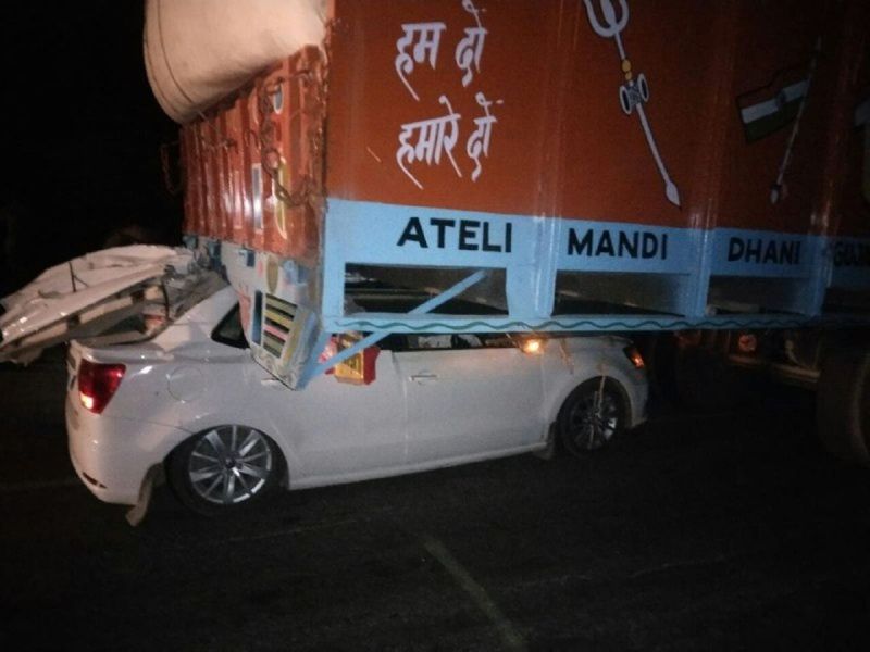 दीपावली मना काम पर लौटते ट्रक में घुसी कार, एक की मौत