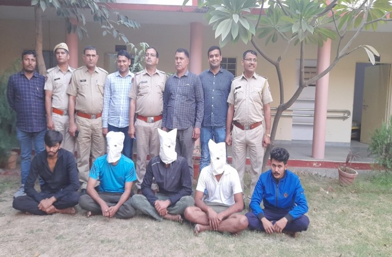 हथियार की नोक पर ज्वैलर्स को लूटने वाले छह बदमाश गिरफ्तार