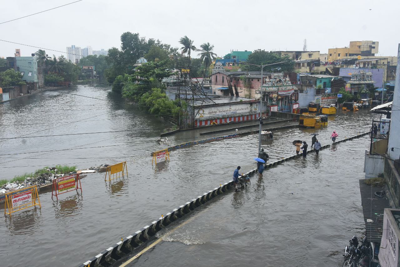 rain stop in chennai and red alert withdrawn