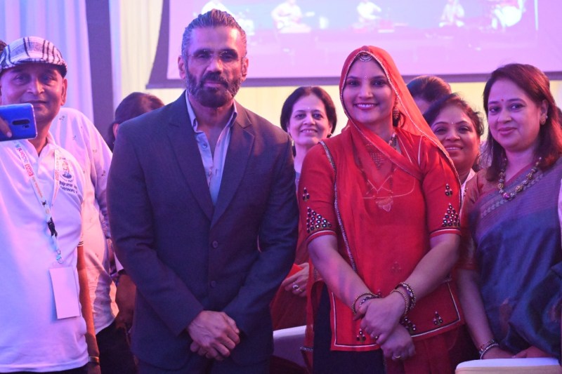 सुनील शेट्टी बोले- रूमा आप हमारे लिए प्रेरणा स्रोत