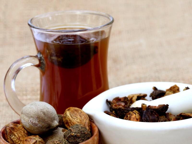 त्रिफला के रोजाना सेवन से कम हो सकता है वजन, जानिए वजन कम करने के और भी आयुर्वेदिक उपचारों के बारे में