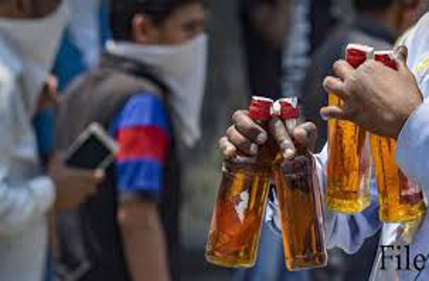 गृहमंत्री जी आपके क्षेत्र में बेटियों के कॉलेज आने जाने के रास्ते में खोल दिया शराब दुकान, भद्दे कमेंट्स से होना पड़ता है हर दिन शर्मिंदा