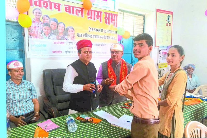 बाल ग्राम सभा में एक दिन की सरपंच बनी सोना, लिए 22 प्रस्ताव