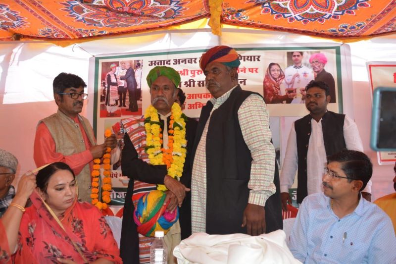 स्वर्णनगरी में पद्मश्री अनवर खां का अभिनंदन, स्वागत को उमड़े लोग