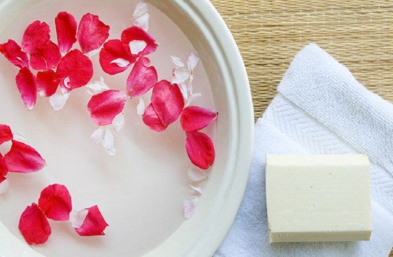 Home and natural remedies : ठंड में आजमाएं गुलाब की पंखुड़ियों के फायदे