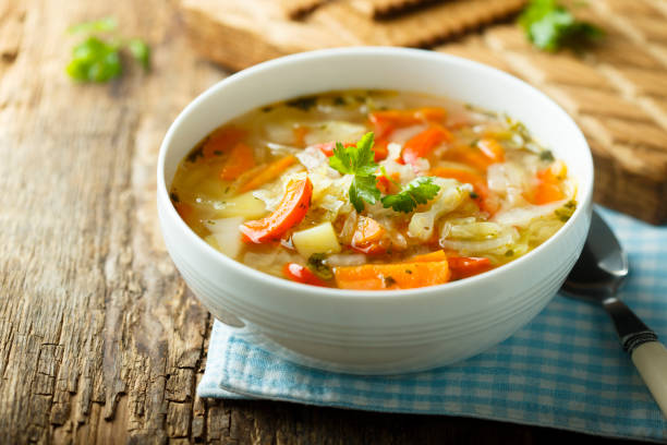 Healthy Winter Diet: सर्दियों में फिट रहने के लिए डाइट में जरूर शामिल करें गर्मा-गर्म सूप