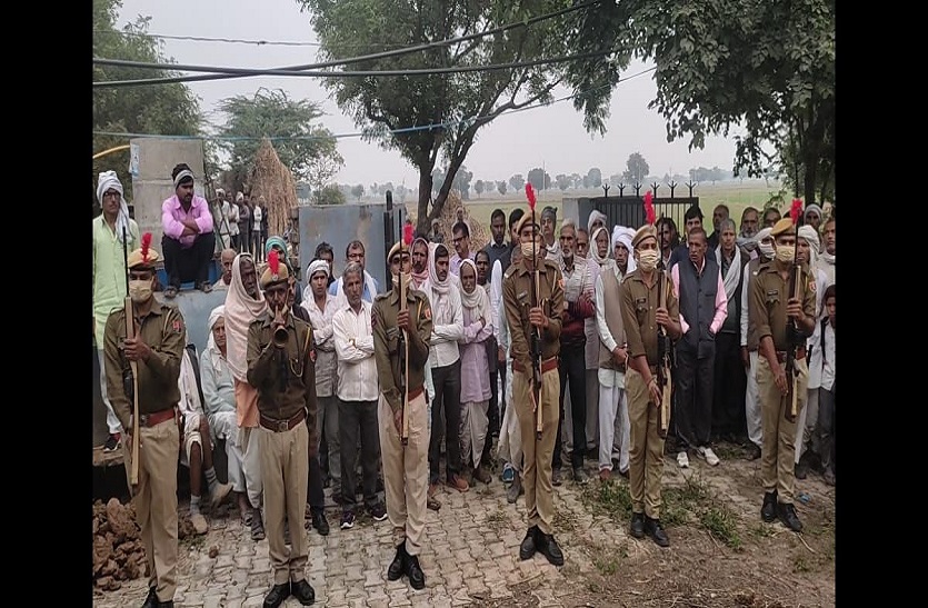 सड़क हादसे में पुलिसकर्मी की मौत, सम्मान के साथ दाह संस्कार