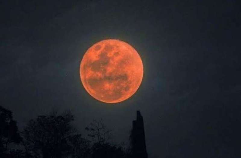 580 साल बाद सदी का सबसे लंबा आंशिक चंद्रग्रहण आज
