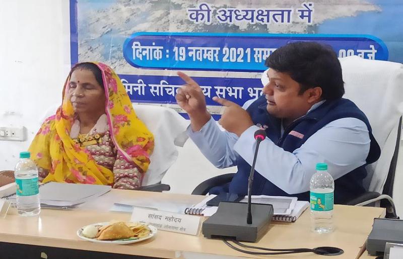 झालावाड़ सांसद दुष्यंतसिंह अफसरों पर हो गए खफा