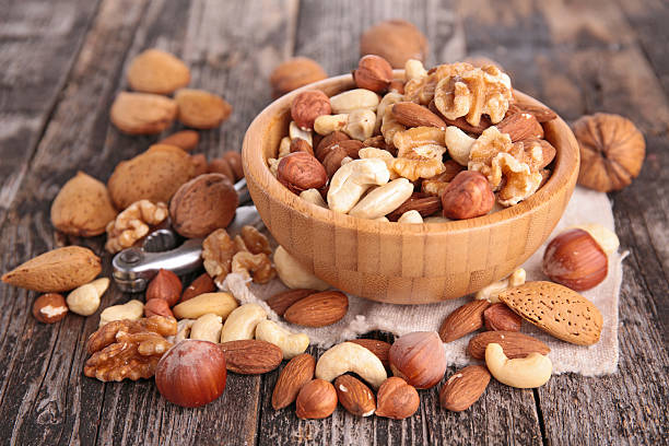Dry Fruits For Weight Loss: वजन घटाने के लिए अपने डाइट में शामिल करें इन ड्राई फ्रूट्स को