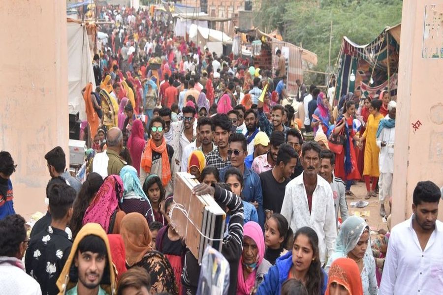 अरणेश्वर में आस्था की डुबकी लगाने उमड़ा जन सैलाब