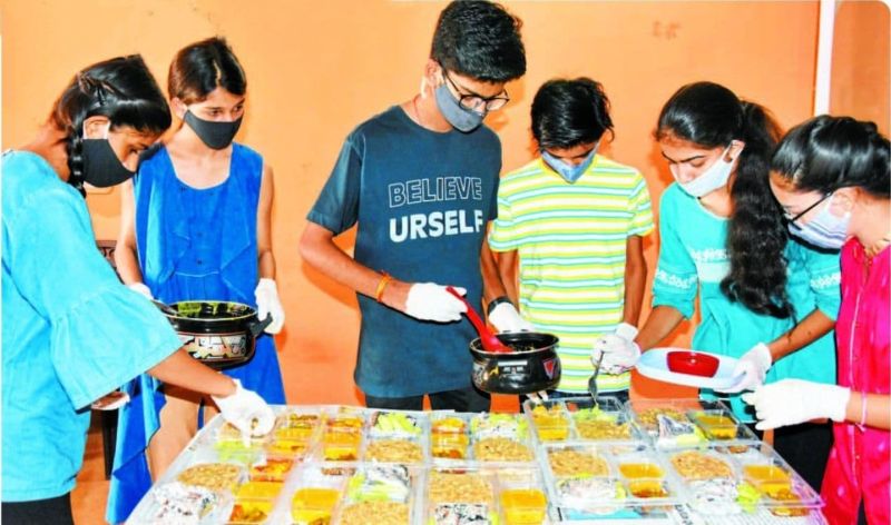 कोरोना काल में संक्रमितों की मदद को आतुर रही बच्चा पार्टी